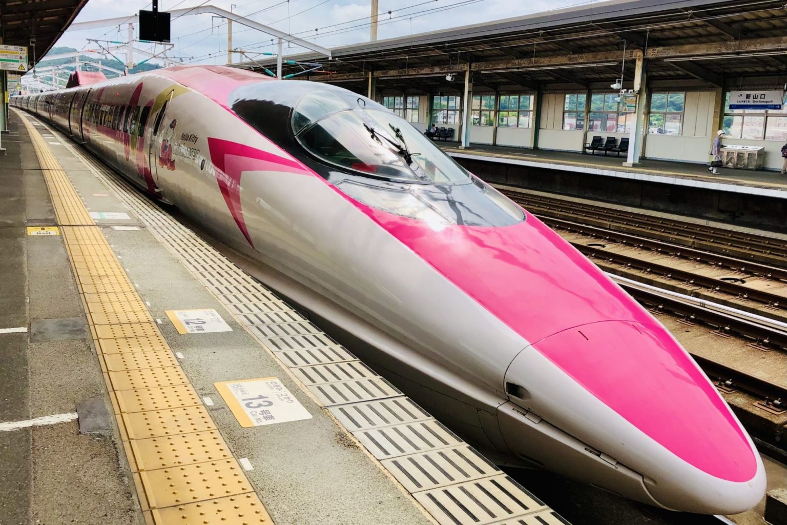 Độc lạ Nhật Bản: Chuyến tàu Hello Kitty Shinkansen chỉ ở Nhật Bản